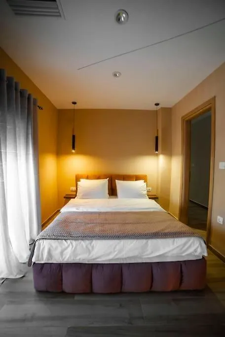 Coloris Rubrum Room Thessaloniki
