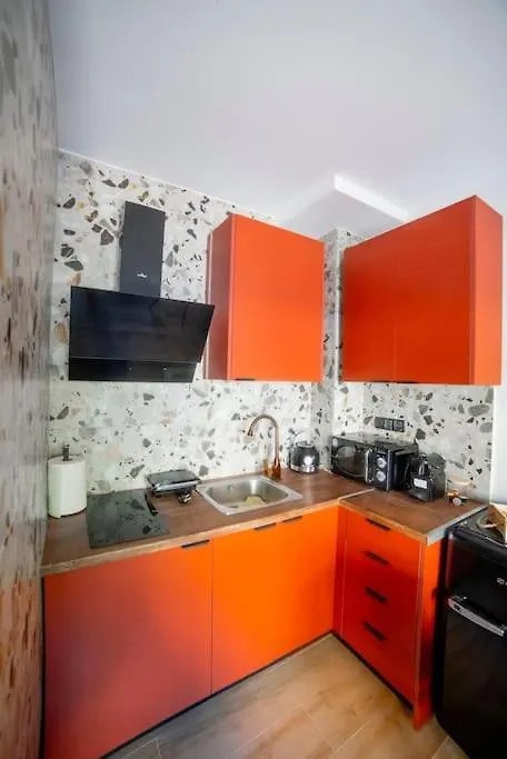 Coloris Rubrum Room Thessaloniki