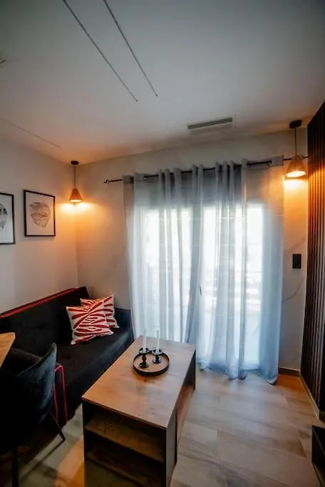 Coloris Rubrum Room Saloniki Apartament